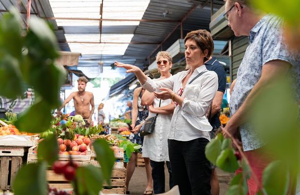 Cesarine: Small Group Market Tour & Cooking Class in Catania