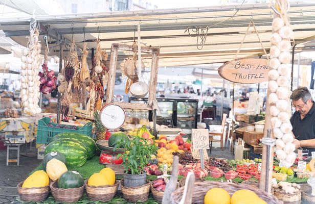 Cesarine: Small Group Market Tour & Cooking Class in Alberobello
