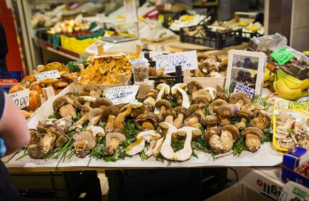 Small Group Market tour and Dining Experience at a Cesarina's home in Trento