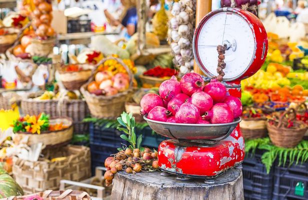 Small Group Market tour&Dining Experience at Cesarina's home in Vietri sul Mare