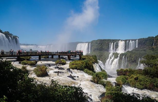 Iguazu Falls: Visit to Argentinian and Brazilian Side in two days