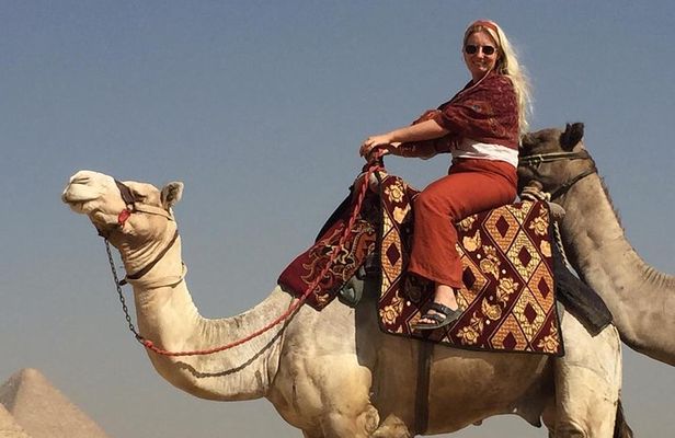 a full Day to Giza Pyramids, Egyptain Museum & Khan Khalili Bazar