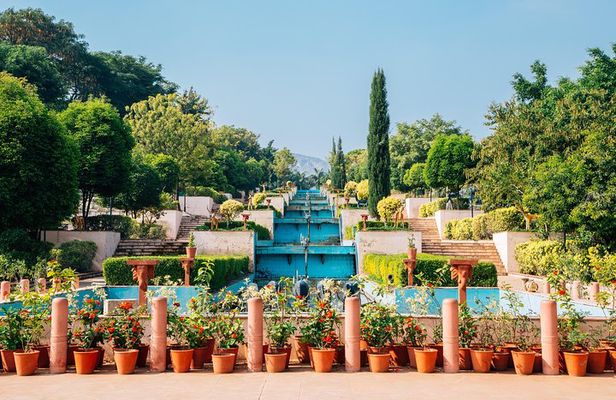 Highlights of Udaipur (Guided Half-Day Car Tour)