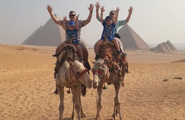 Private Guided Day-Tour to Giza Pyramids Egyptian Museum and Felucca