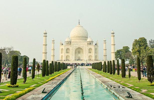 Taj Mahal Private Guided Tour from Delhi with Entrance