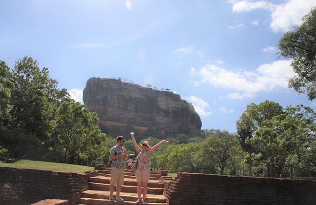 Colombo /Negombo - Sigiriya – Dambulla- Minneriya National Park : 2 Days Trip