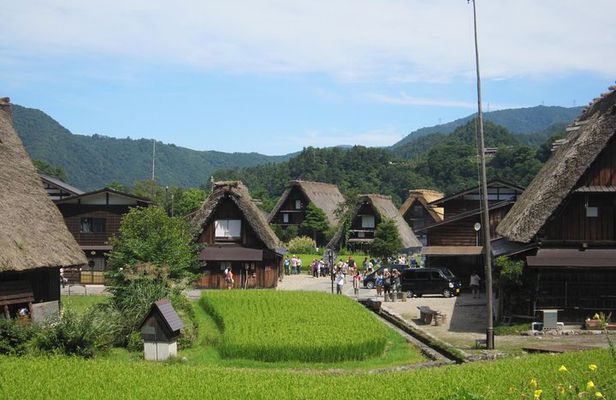 [One-day bus tour departing from Kanazawa Station] Shirakawa-go and Gokayama - Two World Heritage Villages Enjoyable Bus Tour