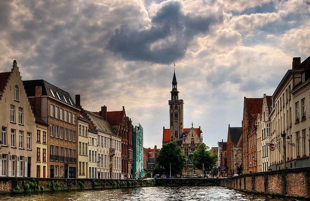 Private 3-hour walking tour of Bruges with official tour guide