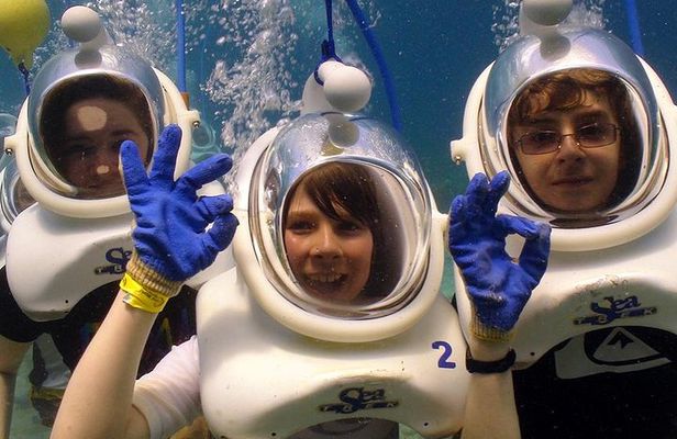 Sea Trek Helmet Dive at Coral World Ocean Park