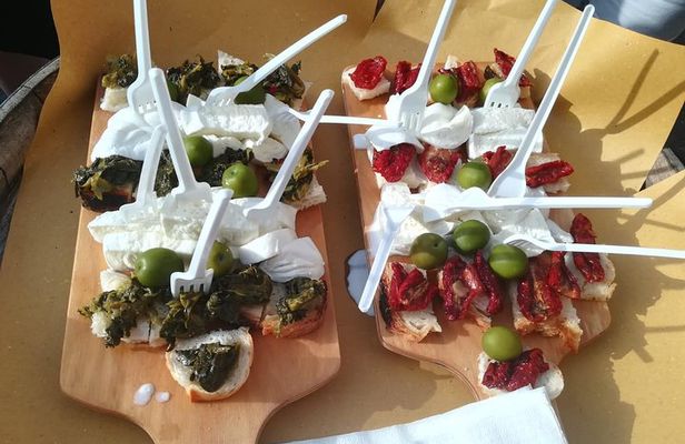 Naples Street Food Tour with Foodie Guide around Historical Center