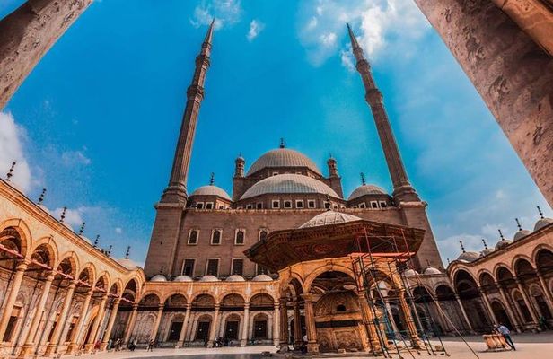 Pyramids of Giza &Sphinx – Citadel – Khan El Khalili – Islamic Cairo Tour