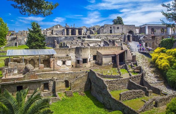 The great beauty of ancient Pompeii told by a local guide / archaeologist