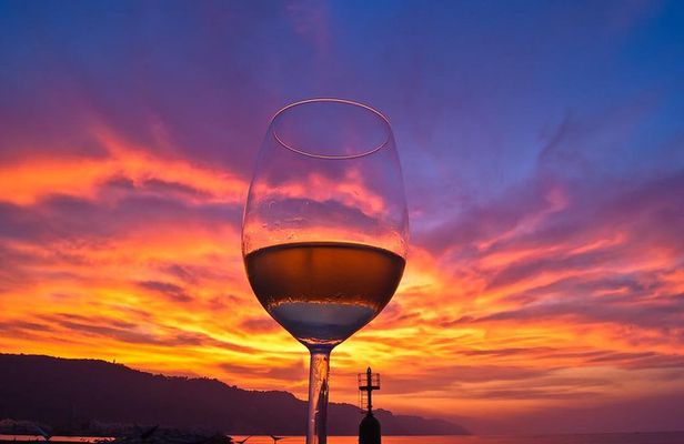 Santorini Private Wine Tour & Sunset in Oia