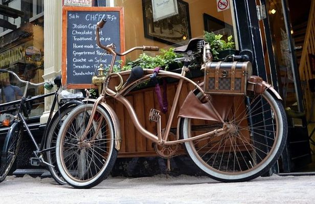 Amsterdam: City Highlights Bike Tour