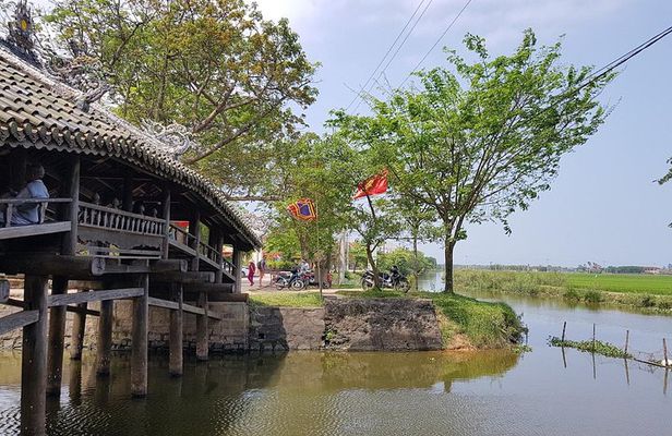 Hue Half-Day Private Tour: Thanh Toan village & Imperial Citadel