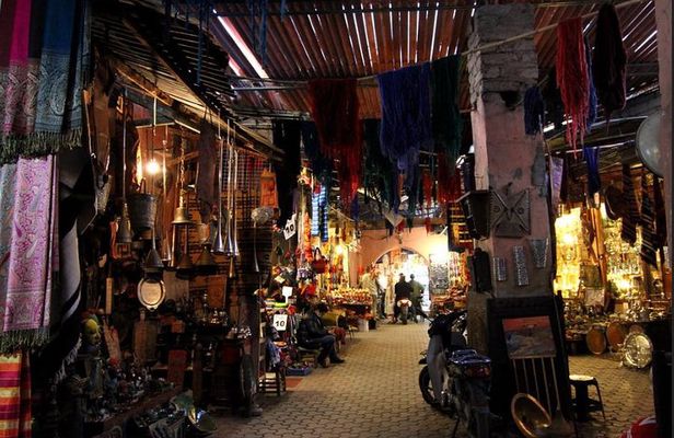 Guided tour: Secret Garden and the great souk of Marrakech.