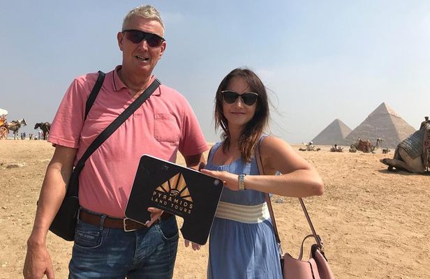 Top rated Giza Pyramids and Sphinx Tour from Cairo Airport