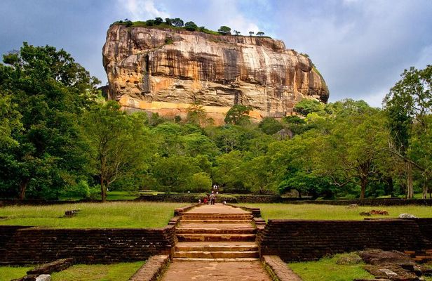 Kandy to Dambulla Cave Temple and Sigiriya - Day Tour