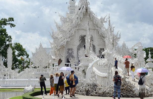 Exclusive Chiangrai White Temple, blue temple, black house.