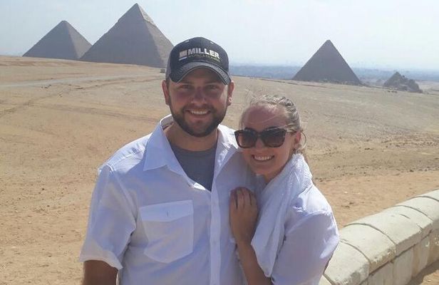 Full-Day Giza Pyramids, Egyptian Museum and bazaar Private Tour