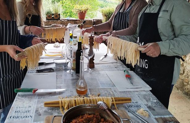 Private Tuscan Cooking Class And Wine Tasting in Radda in Chianti