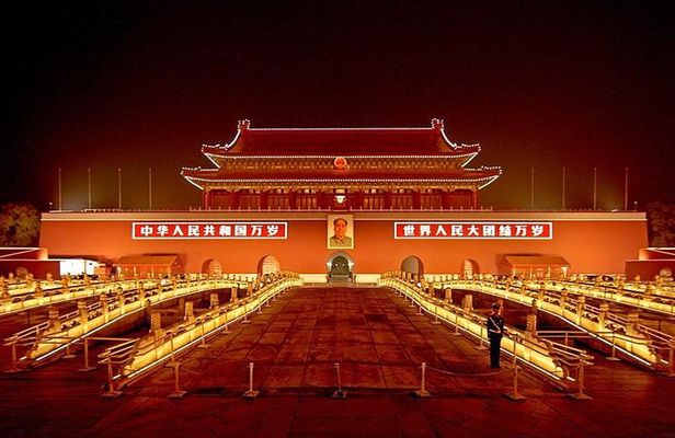 Private Beijing Night Walking Tour with Flag Lowering Ceremony at Tiananmen Square