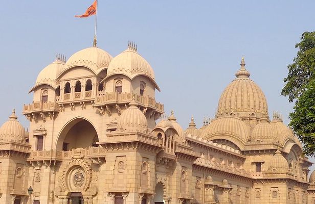 Kolkata tour in private car with guide & lunch for immersive cultural experience