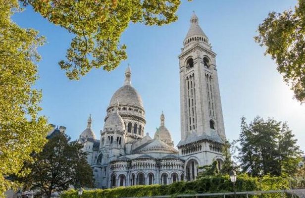 Montmartre Guided Tour with Sacré Cœur Church & City Views