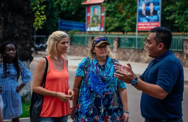 Highlights & Hidden Gems With Locals: Best of Siem Reap Private Tour
