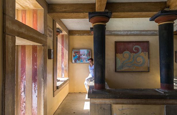 Labyrinth of Knossos (Shared Tour with Entry Tickets)