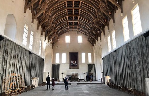 Stirling Castle and Loch Lomond Full-Day Private Tour in a Premium Minivan