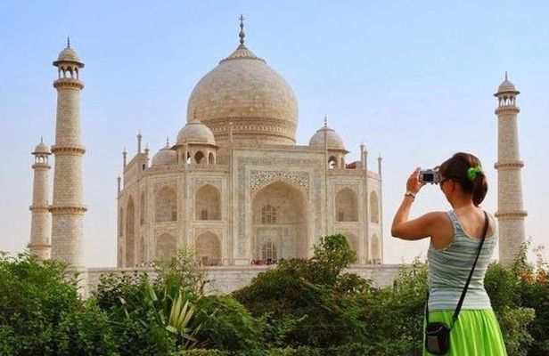 Delhi-Agra-Delhi One Day Trip By India's Superfast Train