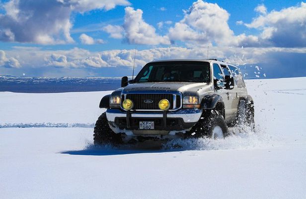 Golden Circle Glacier Super Jeep Tour / guided private tour