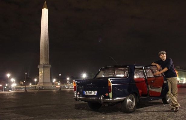 Visit Paris in a vintage car
