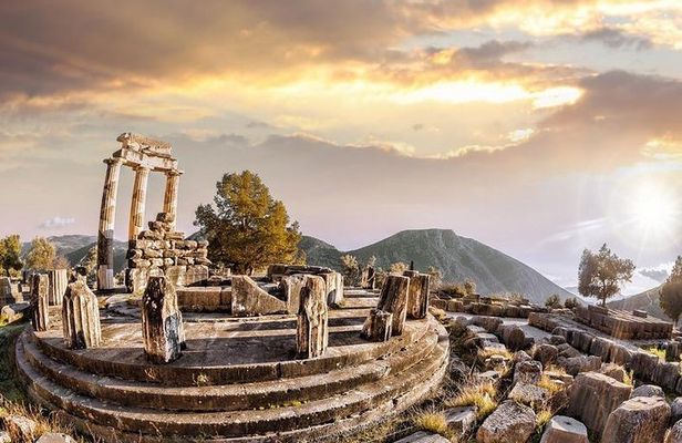 Delphi, Trip to the "Center of the Ancient World"