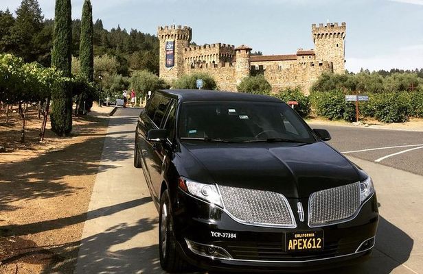 6-Hour Private Wine Country Tour of Napa in Lincoln MKT Limo (up to 8 people)