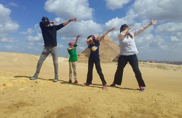 Best Full-Day Tour to Giza Pyramids Egyptian Museum and Bazaar