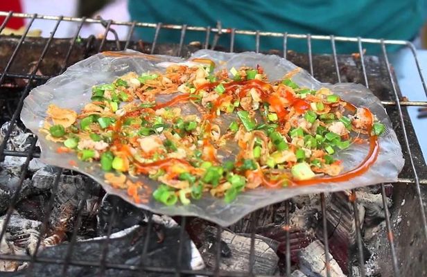 Scooter tour and street food around Buon Ma Thuot city.