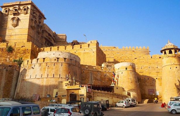 Exclusive 1-day Jaisalmer Tour with High End SUV.