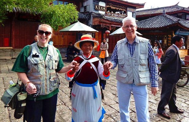 Private Half-Day Tour: Old Town of Lijiang and Black Dragon Pond Park