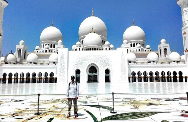 Abu Dhabi Day tour with Sheikh Zayed Grand mosque