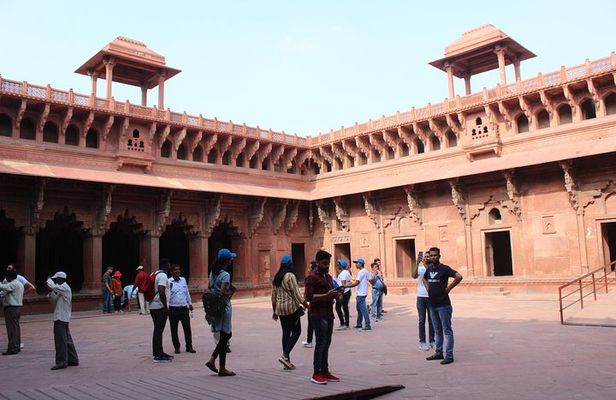 Private: Same Day Taj Mahal Tour By Train & Return By AC Car