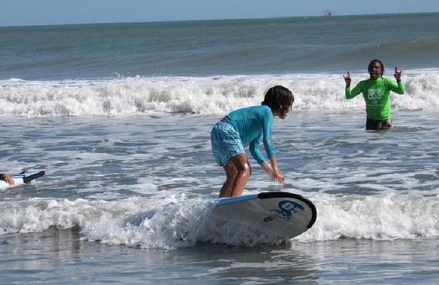 Surf lesson & Beach day in Playa Caracol