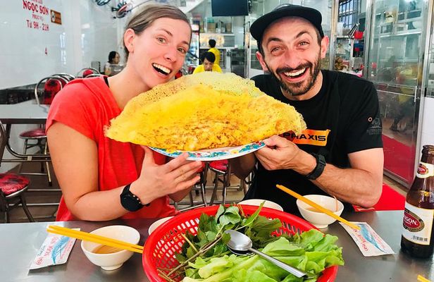 Private Ho Chi Minh Sightseeing and Food Tour by Scooter