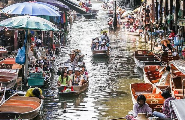 Private Tour: Damnoen Saduak Floating Market and Maeklong Railway Market