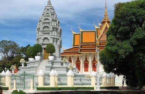Full-Day Phnom Penh Small Group City Tours 