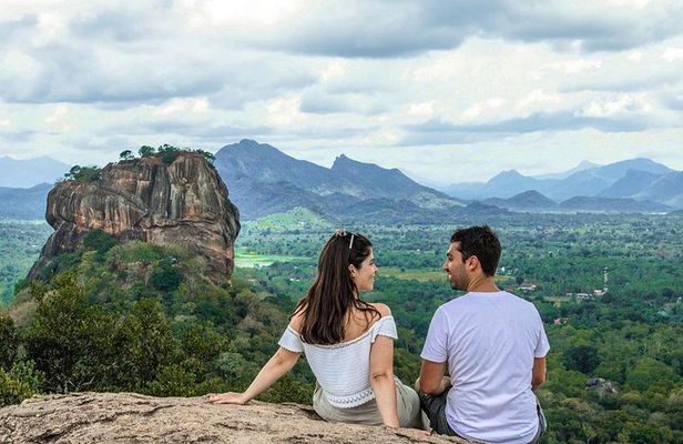 3 Days Tour to Kandy, Nuwara Eliya & Sigiriya