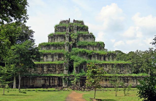 Angkor’s Magical Beng Mealea and Koh Ker