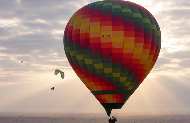 Hot Air Balloon Ride Over Dubai Desert inlcuding Transfers