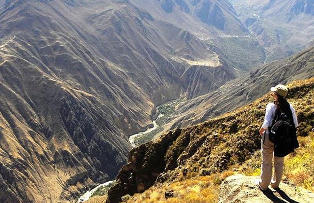 Colca Canyon Arequipa 2D / 1N